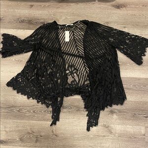 NWT Francesca’s Miami Black Lace Kimono